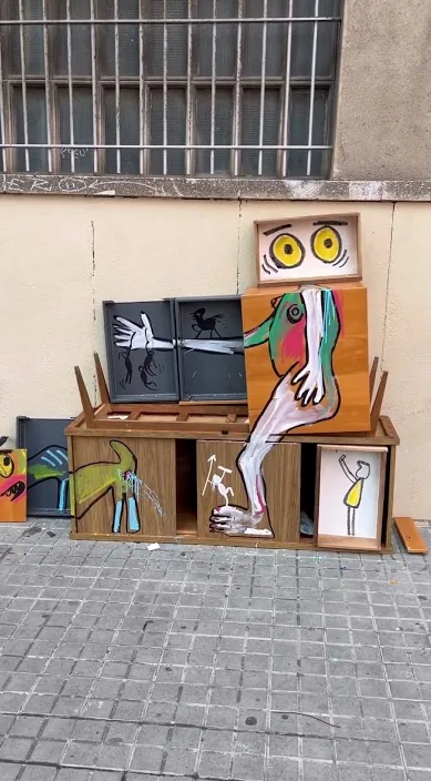 Acció espontània (Acción espontánea) – art urbà a Barcelona: escena del vídeo d'Art Is Trash de Francisco de Pájaro