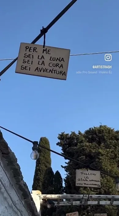 Alberobello, イタリア (Alberobello, Italia) – ストリートアート:Francisco de Pájaro による Art Is Trash の動画のワンシーン
