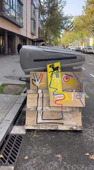 groc (Amarillo) – art urbà a Barcelona: escena del vídeo d'Art Is Trash de Francisco de Pájaro