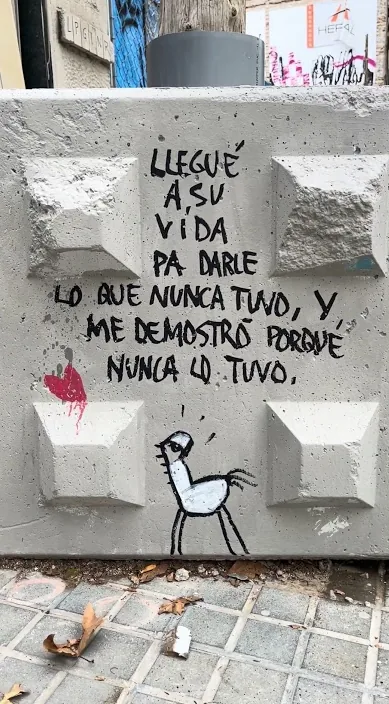 爱情 (Amor) – 巴塞罗那街头艺术：Francisco de Pájaro 的 Art Is Trash 视频画面