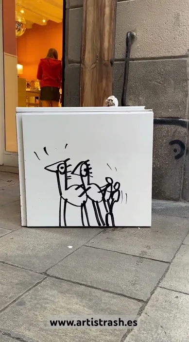 Amor de rua (Amor callejero) – arte de rua em Barcelona: cena do vídeo de Art Is Trash de Francisco de Pájaro