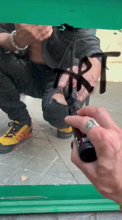 Kunst er skrald (Art is basura) – gadekunst i Barcelona: scene fra Art Is Trash-videoen af Francisco de Pájaro