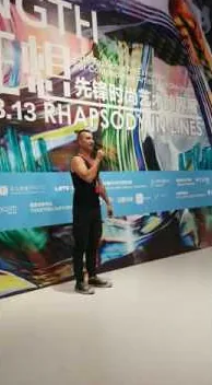 Vídeo d'art urbà Barna – art urbà a Barcelona: escena del vídeo d'Art Is Trash de Francisco de Pájaro