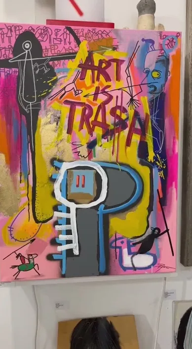 Clip d'art al carrer – art urbà a Barcelona: escena del vídeo d'Art Is Trash de Francisco de Pájaro