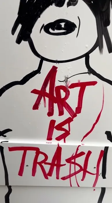 Art www. est (ART www. es) – street art à Barcelone : scène de la vidéo Art Is Trash de Francisco de Pájaro