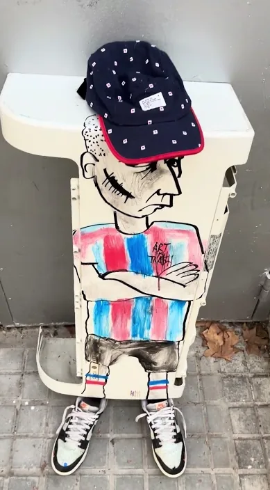 战斗艺术 (Arte de combate) – 巴塞罗那街头艺术:Francisco de Pájaro 的 Art Is Trash 视频画面