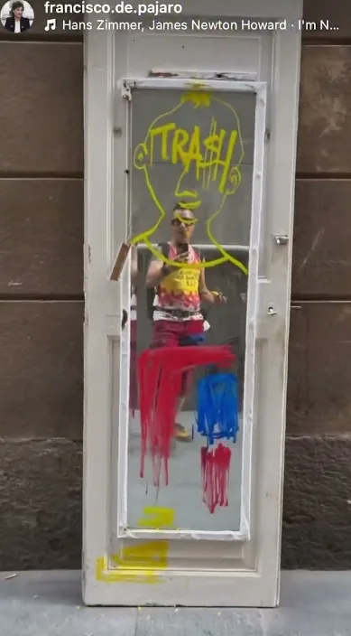 自己肖像 (Autorretrato) – バルセロナのストリートアート：Francisco de Pájaro による Art Is Trash の動画のワンシーン