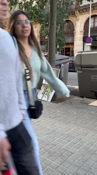 Die Trompetenballade ist (Balada de trompeta es) – Street-Art in Barcelona: Szene aus dem Art-Is-Trash-Video von Francisco de Pájaro