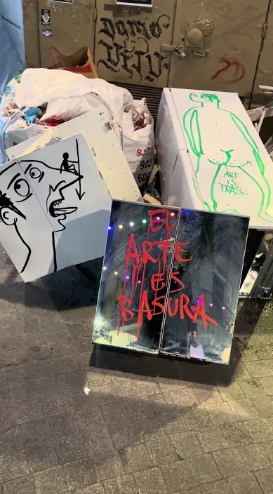 af Barcelona (Barcelona) – gadekunst: scene fra Art Is Trash-videoen af Francisco de Pájaro
