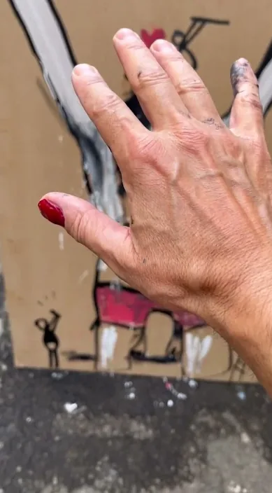 af Barcelona (Barcelona) – gadekunst: scene fra Art Is Trash-videoen af Francisco de Pájaro