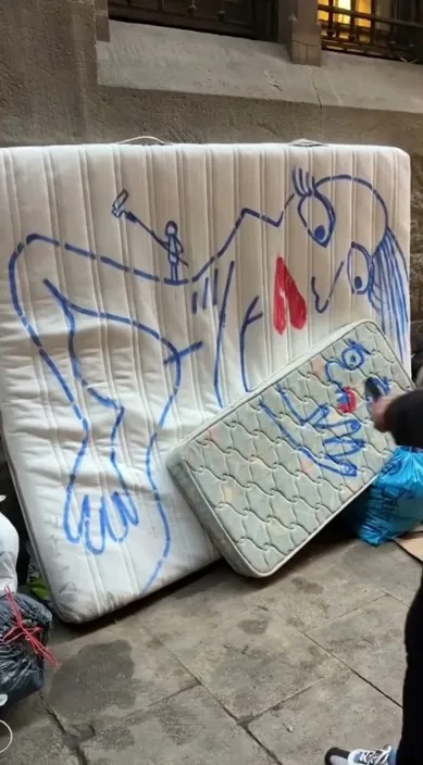 Basureando es – street art in Barcelona: scene from the Art Is Trash video by Francisco de Pájaro