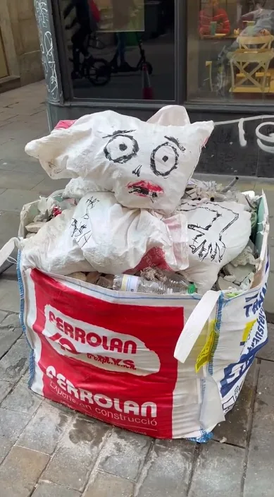 Bcn – 街头艺术:Francisco de Pájaro 的 Art Is Trash 视频画面