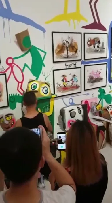 Pequín és (Beijing. es) – art urbà a Barcelona: escena del vídeo d'Art Is Trash de Francisco de Pájaro