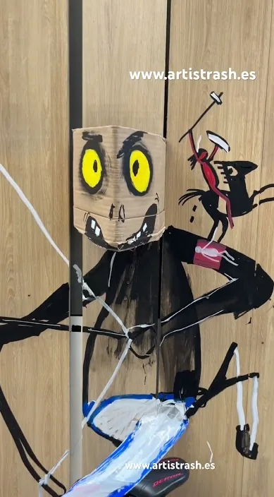 Bicicletes (Bicicleta) – art urbà a Barcelona: escena del vídeo d'Art Is Trash de Francisco de Pájaro