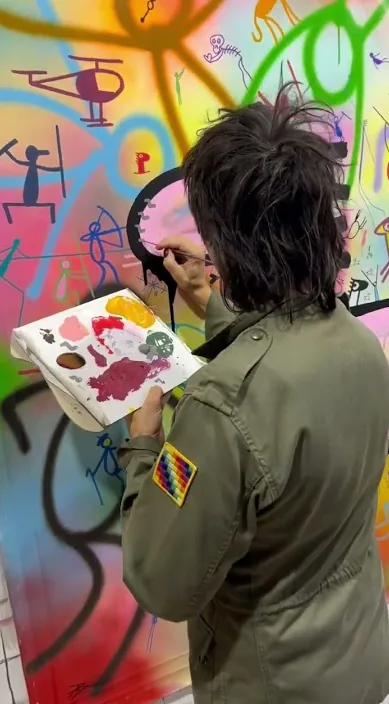 El cavall. www. és (CABALLO. www. es) – art urbà a Barcelona: escena del vídeo d'Art Is Trash de Francisco de Pájaro