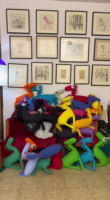 Cavalls indis salvatges (Caballos indios salvajes) – art urbà a Barcelona: escena del vídeo d'Art Is Trash de Francisco de Pájaro