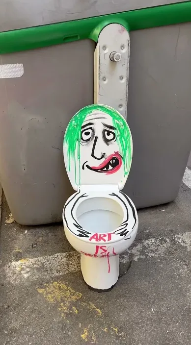 Cagart est (Cagart es) – street art à Barcelone : scène de la vidéo Art Is Trash de Francisco de Pájaro