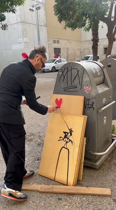 Cœur (Corazón) – street art à Barcelone : scène de la vidéo Art Is Trash de Francisco de Pájaro