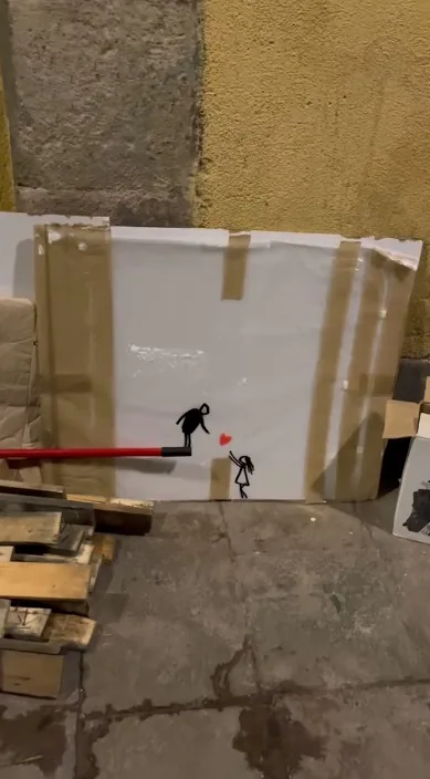 Corazón – arte urbano en Barcelona: escena del vídeo de Art Is Trash de Francisco de Pájaro