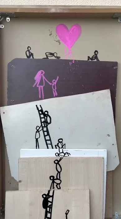 Corazón es – arte urbano en Barcelona: escena del vídeo de Art Is Trash de Francisco de Pájaro