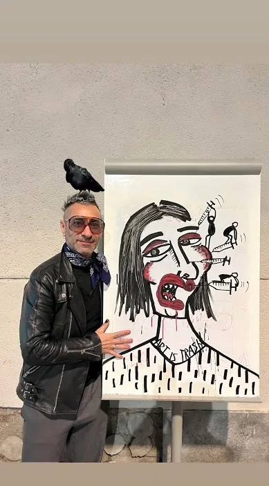 Crow – 巴塞罗那街头艺术:Francisco de Pájaro 的 Art Is Trash 视频画面