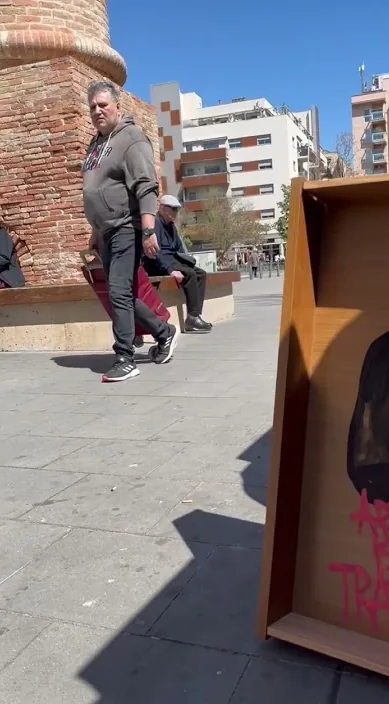 Detrash de picasso es – street art in Barcelona: scene from the Art Is Trash video by Francisco de Pájaro