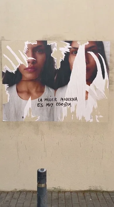 egoista (Egoísta) – art urbà a Barcelona: escena del vídeo d'Art Is Trash de Francisco de Pájaro