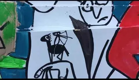 L’art est de la poubelle (El arte es basura) – street art à Barcelone : scène de la vidéo Art Is Trash de Francisco de Pájaro