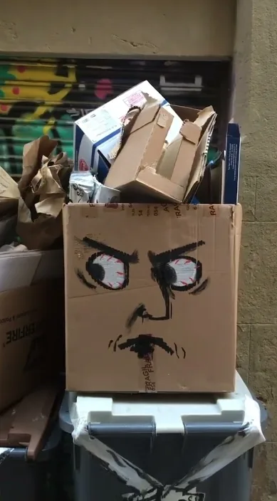 El xivato és (El chivato es) – art urbà a Barcelona: escena del vídeo d'Art Is Trash de Francisco de Pájaro