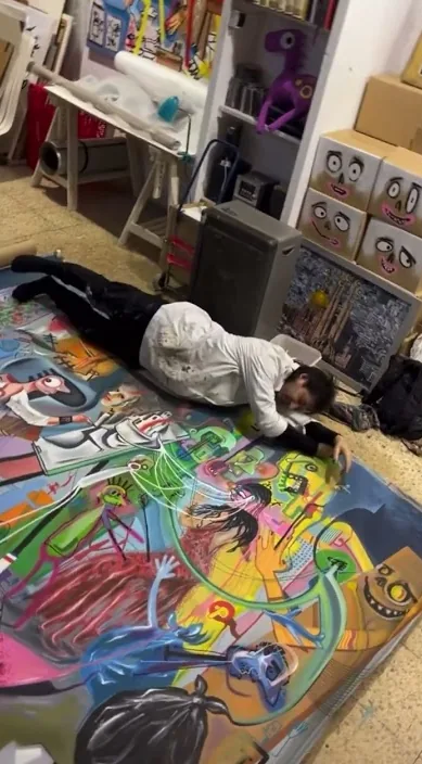 O estudo (El estudio) – arte de rua em Barcelona: cena do vídeo de Art Is Trash de Francisco de Pájaro