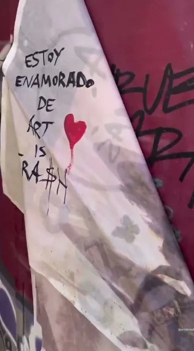 拒绝 (El rechazo) – 巴塞罗那街头艺术:Francisco de Pájaro 的 Art Is Trash 视频画面