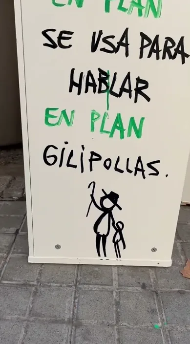 En el pla www.es (EN PLAN www. es) – art urbà a Barcelona: escena del vídeo d'Art Is Trash de Francisco de Pájaro