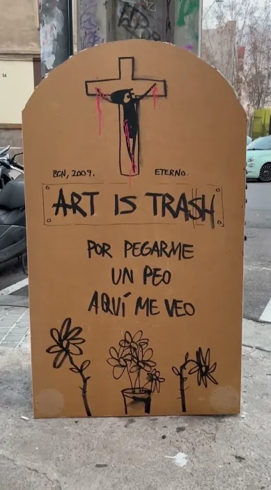 Epitafio – arte urbano en Barcelona: escena del vídeo de Art Is Trash de Francisco de Pájaro