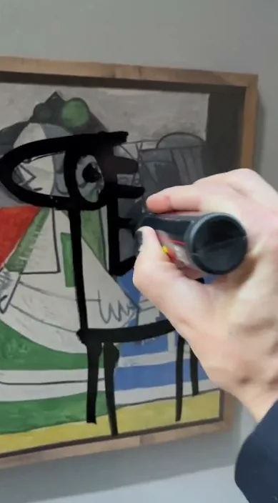 Picasso 展览 (Exposición con picasso es) – 巴塞罗那街头艺术:Francisco de Pájaro 的 Art Is Trash 视频画面