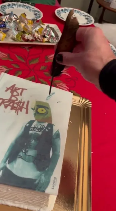 快乐的圣诞节www (Feliz navidad www. es) – 巴塞罗那街头艺术:Francisco de Pájaro 的 Art Is Trash 视频画面