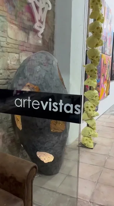 Galeria Artevistas BCN (Galería artevistas BCN) – arte de rua: cena do vídeo de Art Is Trash de Francisco de Pájaro