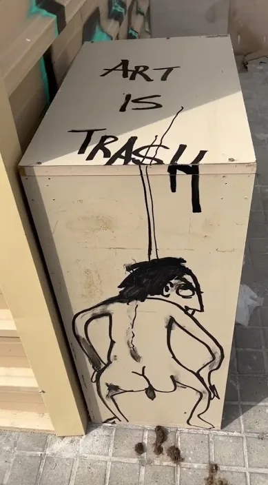 Der er lort overalt. (Hay mierda por todas partes) – gadekunst i Barcelona: scene fra Art Is Trash-videoen af Francisco de Pájaro