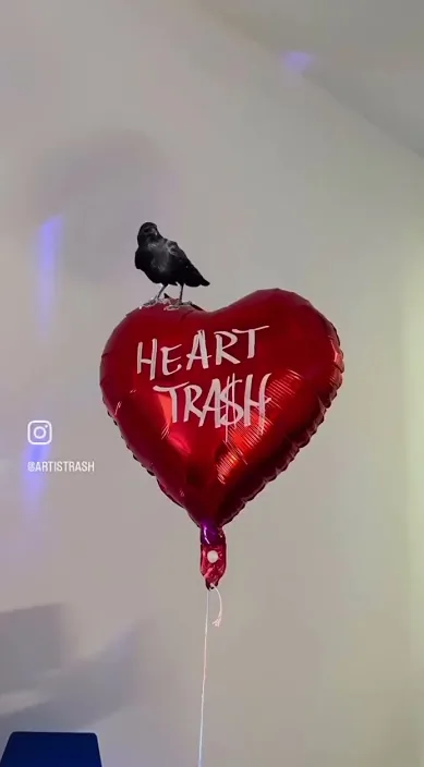 Heart trash i Düsseldorf (Heart trash düsseldorf) – gadekunst: scene fra Art Is Trash-videoen af Francisco de Pájaro