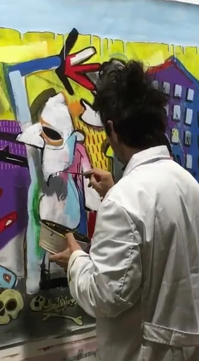 Здравствуйте моя любовь (Hola mi amor) – стрит-арт, Барселона: кадр из видео Art Is Trash Франсиско де Пахаро