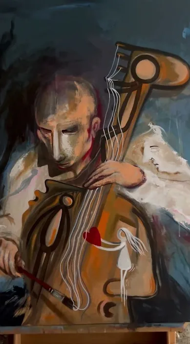 Manden med violin (Hombre con violonchelo) – gadekunst i Barcelona: scene fra Art Is Trash-videoen af Francisco de Pájaro