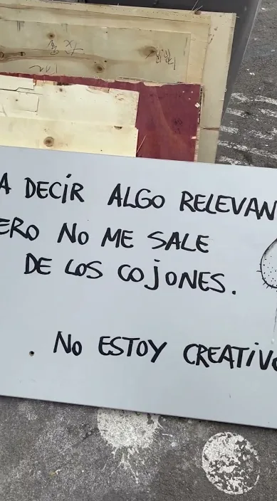 Hoy no estoy creativo – arte urbano en Barcelona: escena del vídeo de Art Is Trash de Francisco de Pájaro