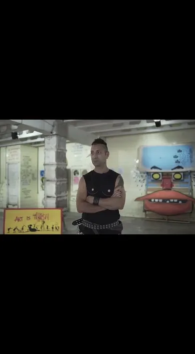 I’M es – arte urbano en Barcelona: escena del vídeo de Art Is Trash de Francisco de Pájaro