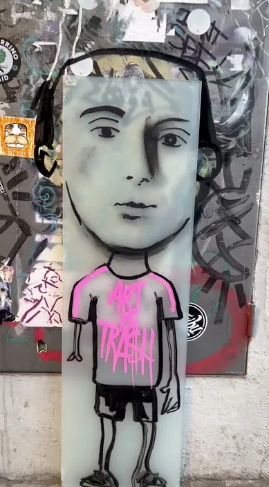 改进是 (Improvisación es) – 巴塞罗那街头艺术:Francisco de Pájaro 的 Art Is Trash 视频画面