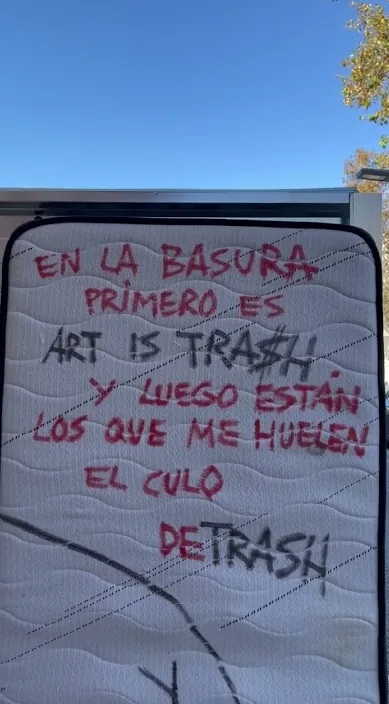 영감. www. 그것은 (Inspirando. www. es) – 바르셀로나 스트리트 아트: Francisco de Pájaro의 Art Is Trash 영상 장면