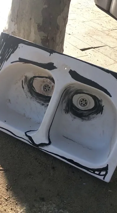 巴塞罗那 (La Barceloneta) – 巴塞罗那街头艺术:Francisco de Pájaro 的 Art Is Trash 视频画面