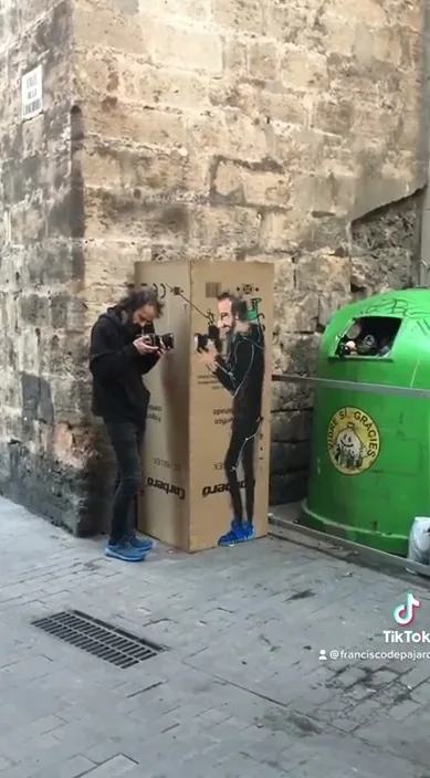 街道 (La calle) – 巴塞罗那街头艺术：Francisco de Pájaro 的 Art Is Trash 视频画面