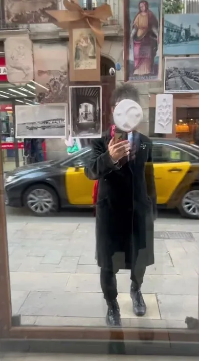 Det er www. (LA CALLE www. es) – gadekunst i Barcelona: scene fra Art Is Trash-videoen af Francisco de Pájaro
