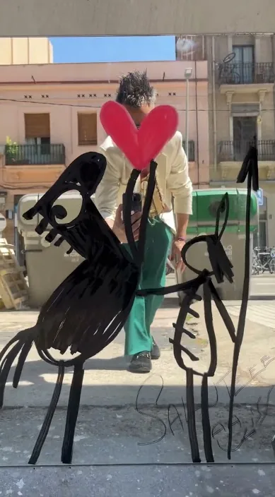 Le printemps (La primavera) – street art à Barcelone : scène de la vidéo Art Is Trash de Francisco de Pájaro