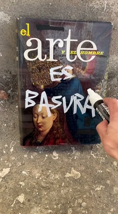 社会は、それは (La sociedad. es) – バルセロナのストリートアート:Francisco de Pájaro による Art Is Trash の動画のワンシーン