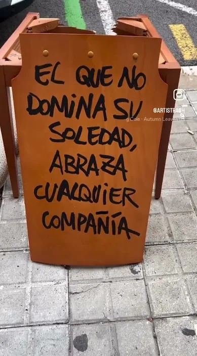 La solitud (La soledad) – art urbà a Barcelona: escena del vídeo d'Art Is Trash de Francisco de Pájaro
